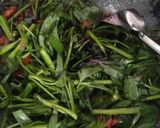 Foto langkah ke 4 dari resep Tumis kangkung.