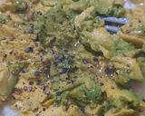 Foto del paso 2 de la receta: Palta y huevo untable para compartir con amigos