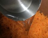A picture of step 2 of Gajar ka Halwa / carrot halwa.