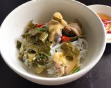 Hình bước làm 2 của món Gà nấu lá giang