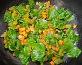 A picture of step 4 of Macaroni - Vegetables stir fry.