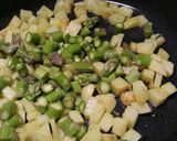 A picture of step 2 of Sautèed asparagus and potatoes.
