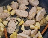 Foto del paso 2 de la receta: Medallones de pavo en salsa de nueces, manzana y canela