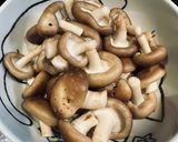 五花肉片炒蠔油香菇的食譜步驟1照片