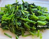 A picture of step 6 of Spinach and Enoki Mushrooms with Eggs.