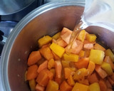 Foto del paso 3 de la receta: Crema de calabaza y batata con queso feta