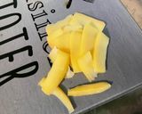 Une image de l'étape 3 de Couronne feuilletée au pesto, gouda et coriandre.
