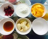 A picture of step 1 of Mango, banana n beetroot smoothie.