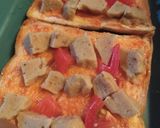Foto langkah ke 3 dari resep Kreasi roti tawar: pizza homemade toping baso keju.