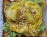 Foto langkah ke 4 dari resep Scrambled egg avocado toast.