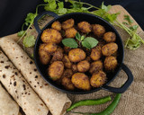 बेबी पोटैटो की सूखी सब्जी(baby potato dry sabzi recipe in Hindi) रेसिपी चरण 3 फोटो