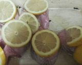 Foto del paso 1 de la receta: Salmón alimonado con arroz prefrito