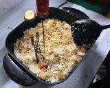 Gambar langkah 3 resipi Nasi Goreng Tuna Chili Oil.