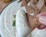 Une image de l'étape 2 de Crème de feta inspiration Grèce et ses chips de wraps maison.