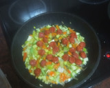 Foto del paso 3 de la receta: Tortilla de papas cocidas y Arroz frito con verduras y chistorra