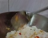 Foto langkah ke 3 dari resep Nasi Goreng Sosis Telur.