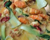 Gambar langkah 4 resipi Udang Masak Lemak Bersama Pak Choy.