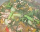 รูปขั้นตอนการทำที่ 3 ของ อ่อมไก่ผักรวม