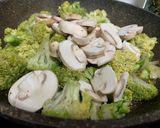 Foto del paso 2 de la receta: Salteado verde estilo asiático🌱🍜