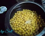 A picture of step 2 of Punjabi Choley Kulche.