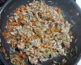 A picture of step 3 of Chicken and veg cheese grilled sandwiches.