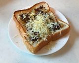 Foto langkah ke 2 dari resep Roti Pisang Panggang Coklat Keju Teflon.