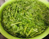 Hình bước làm 1 của món Rau tần ô nấu canh với thịt xay