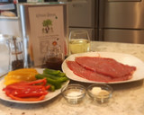 Foto del paso 1 de la receta: Rollitos de ternera con pimientos en salsa de vino blanco