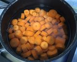 Une image de l'étape 3 de Salade marinée de carottes aux tomates et jambon sauce cumin.