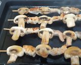 Foto del paso 5 de la receta: Brochetas de langostinos y champiñones con salsa balsámica al Pedro Ximénez