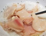 Foto del paso 2 de la receta Pollo rebozado con claras de huevo y panko
