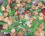 Foto langkah ke 3 dari resep Tumis Bunga Bawang Tempe Teri.