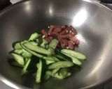 香腸炒小黃瓜的食譜步驟2照片