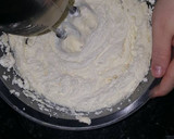 Foto del paso 4 de la receta: Bundt cake de queso y limón