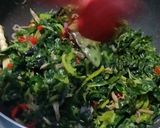 Foto langkah ke 6 dari resep Tumis Bunga Pepaya, Daun Pepaya, Teri.
