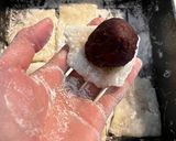 A picture of step 8 of Strawberry Mochi (いちご大福).