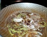Foto del paso 5 de la receta: Bistec encebollado al vino.