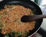 Foto langkah ke 7 dari resep Martabak mie sayur.