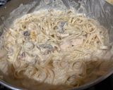 A picture of step 4 of Leftover Salmon-Mushroom Fettuccine Alfredo.