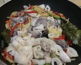 Foto langkah ke 4 dari resep Cumi Saus Padang.