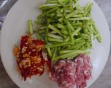 รูปขั้นตอนการทำที่ 1 ของ 🌈หน่อไม้ฝรั่งผัดหมูสับ