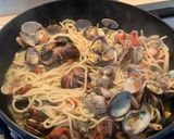 Foto del passaggio 11 della ricetta Spaghetti alle Vongole