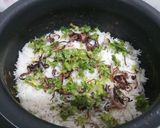 मशरूम बिर्याणी (Mushroom Biryani Recipe In Marathi) रेसिपी स्टेप 7 फोटो 