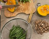 A picture of step 1 of 🫑 One-pot Kabocha squash, fried tofu in Japanese broth.