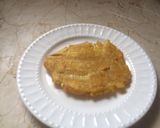 Foto del paso 2 de la receta: Patacón pisa’o / hamburguesa de pollo y salchichas de cerdo