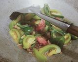 Foto langkah ke 3 dari resep Tumis ikan asin cabe gendot.