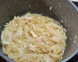 Foto del paso 3 de la receta: Coca de Recapta 2: Butifarra, Cebolla Caramelizada y Pimientos del Piquillo