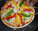 चिज्जी पिज़्ज़ा (cheesy pizza recipe in Hindi) रेसिपी चरण 10 फोटो