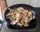 Foto langkah ke 6 dari resep Chicken Stroganof with Coconut Milk /santan.