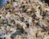 Une image de l'étape 3 de Tarte croustillante aux champignons, courgettes et mozzarella.